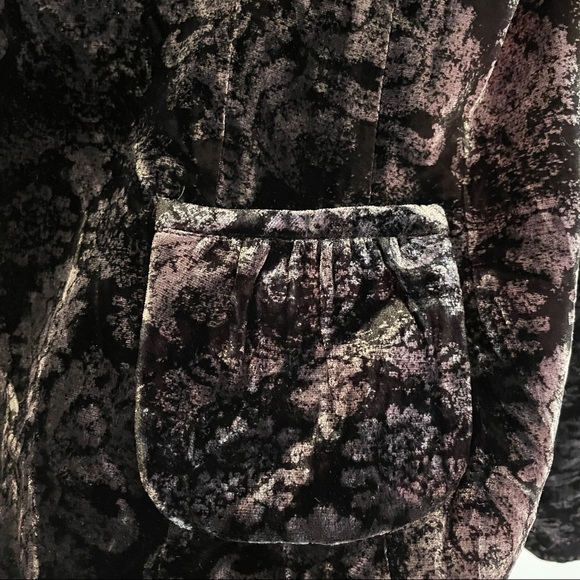 Tahari size 12 velvet blazer with antique floral print and front pockets. EUC! - Picture 7 of 8